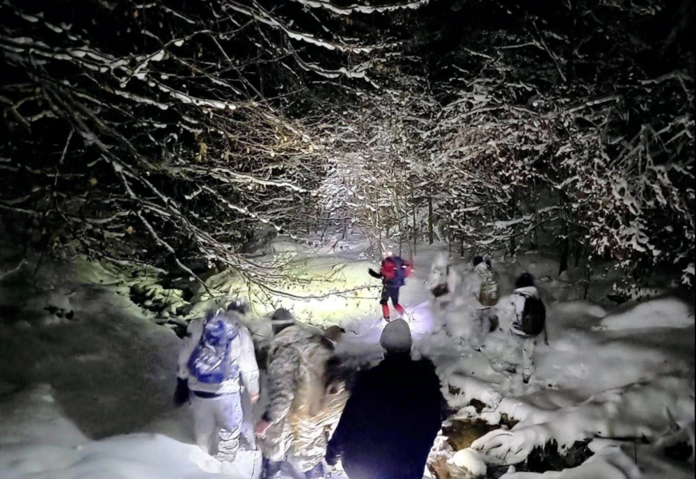 CINCI UCRAINENI SALVAȚI DUPĂ 11 ZILE PETRECUTE ÎN MUNȚII MARAMUREȘULUI, ÎN ZONA VÂRFUL POLONINCA