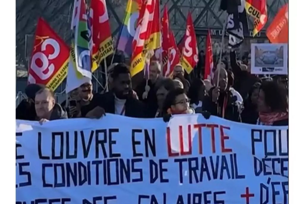 Muzeul Luvrul s-a închis brusc: angajații au intrat în grevă. Turiștii au rămas la poartă