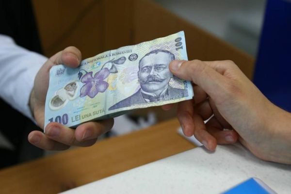 Stimulente financiare pentru elevii care au obținut media generală 10 la examenele naționale din acest an