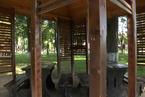 Filigoriile din Parcul Grădina Morii din Sighet au fost vandalizate