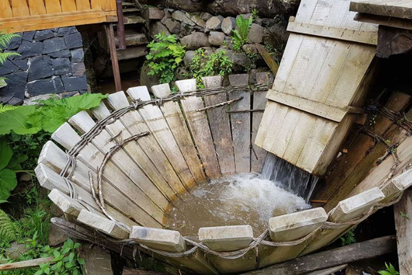 Turiștii sunt atrași de tradițiile din Maramureș