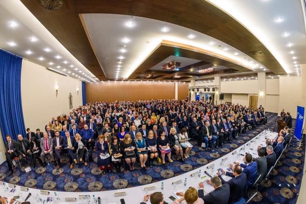 Liderii PNL din regiunea Nord-Vest au semnat o rezoluție prin care solicită Guvernului să finanțeze urgent mai multe proiecte vitale pentru regiune