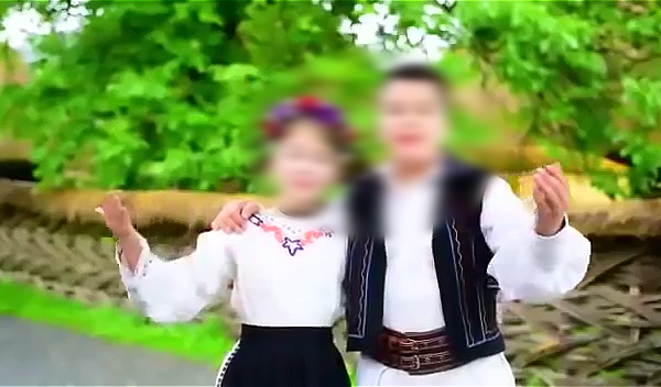 Amendă pentru tatăl care şi-a folosit copiii într-un clip pro PSD