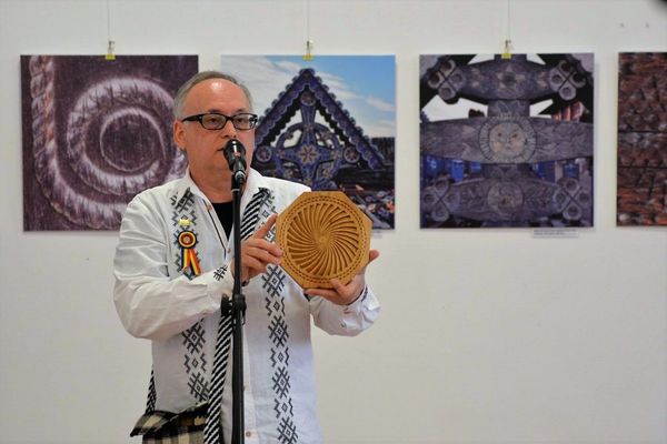 Expoziţia personală de artă fotografică itinerantă :„ BRÂNCUŞI – Calea nesfârşită a luminii ”