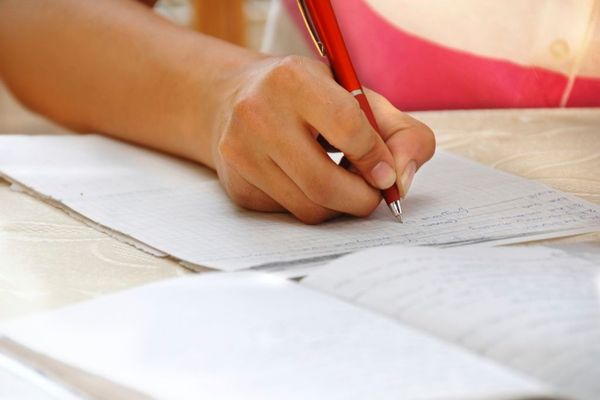 Simulările pentru clasa a VII-a și a XI-a vor fi organizate la nivel județean, cu subiect unic