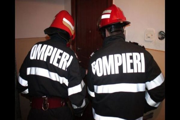 Femeie găsită moartă în propria casă