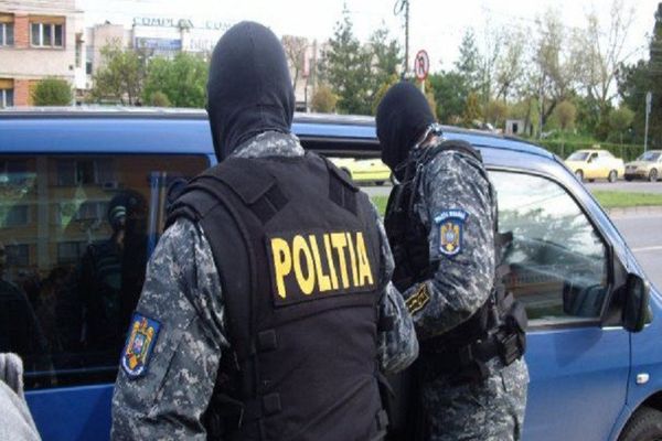 Persoane, mașini și documente căutate, găsite de polițiștii români și partenerii din statele Schengen