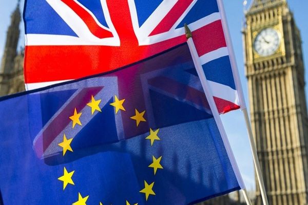 Marea Britanie închide granițele pentru muncitorii necalificați și pentru cei care nu vorbesc limba engleză!