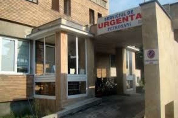 Un bebeluș de doar 4 luni a a fost furat din spitalul din Petroșani după ce a fost dus acolo de polițiști