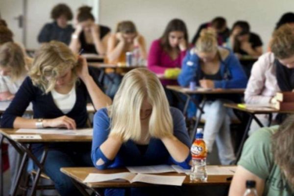 Simulările pentru Bacalaureat și Evaluare Națională, suspendate