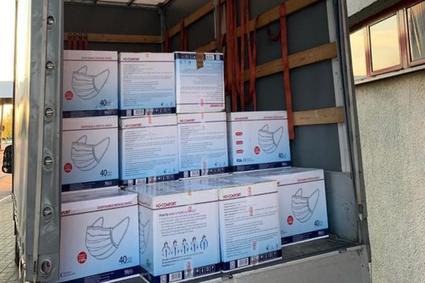 300.000 de măști chirurgicale ce urmau să ajungă în Germania, confiscate de la un maramureșean și de la un bihorean