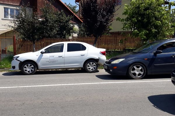 FOTO: Patru autovehicule, implicate într-un accident în Sighetu Marmației! Două persoane au ajuns la spital