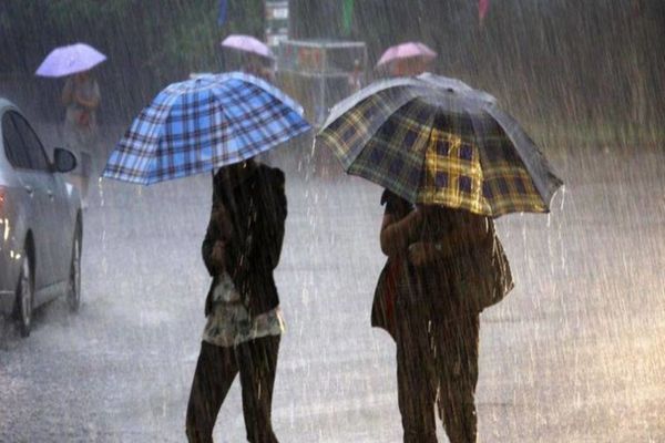 ANM a emis noi avertizări COD GALBEN de vreme ploi torențiale și vijelii