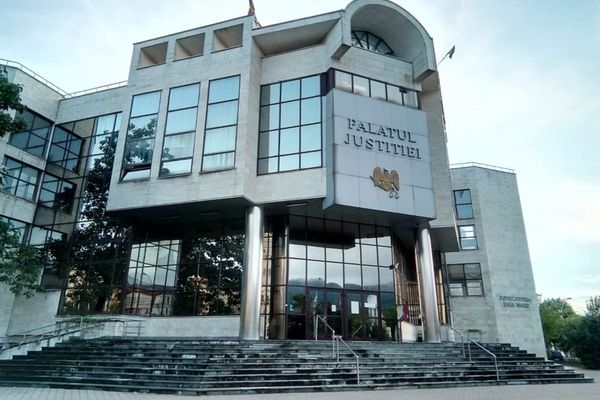 Judecătoria Baia Mare: Cererile persoanelor care atacă în instanță carantina și izolarea vor fi depuse EXCLUSIV în format electronic