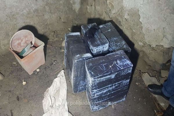 Ţigări în valoare de 23.400 lei, confiscate la frontiera de nord a României