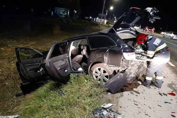 Accident în Jucu provocat de un tânăr din Baia Mare! Un copil şi doi bărbaţi au ajuns la spital (FOTO)