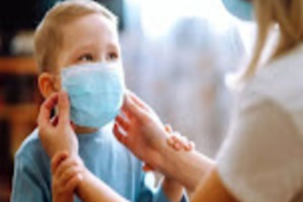 Peste 400 de copii infectați cu COVID-19, în România. Aproximativ 95% dintre ei, INTERNAȚI în spitale. Câți sunt la ATI