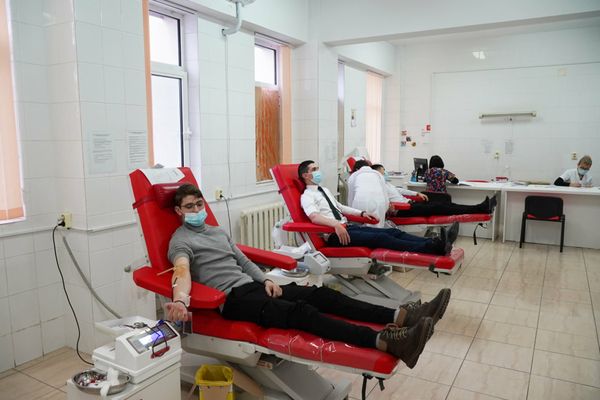 Elevii Seminarului Teologic din Galați au donat sânge