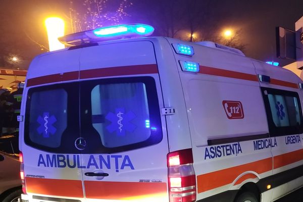 Impact frontal între două maşini în Șurdești! O tânără şi o fetiţă de 3 ani au fost rănite şi au ajuns la spital 