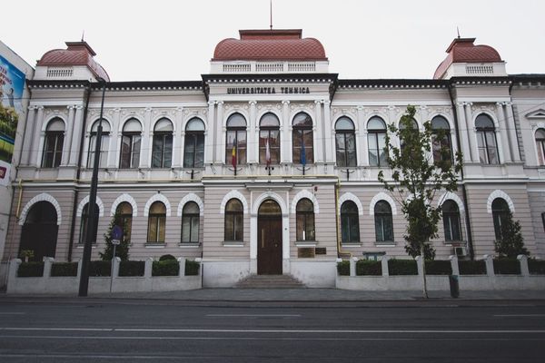 Universitatea Tehnică din Cluj-Napoca oferă 200 de locuri de cazare în Baia Mare pentru refugiaţii din Ucraina