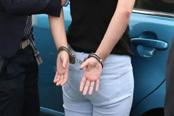 Maramureșeancă, dată în urmărire de austrieci pentru trafic de migranți, arestată preventiv