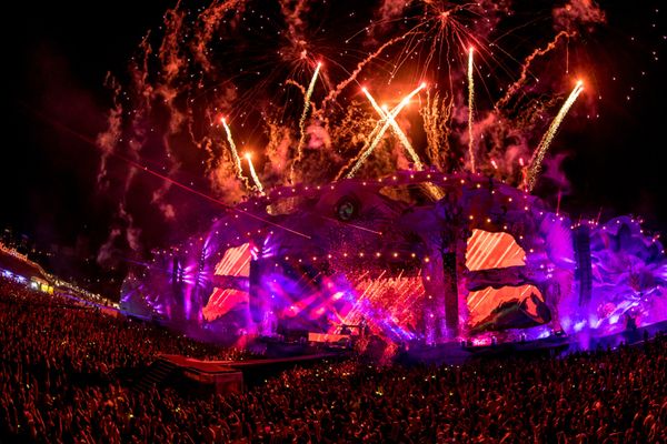 VIDEO| NEVERSEA ZIUA 1. Alesso și-a sărbătorit ziua de naștere pe mainstage, alături de cei peste 60.000 de fani 