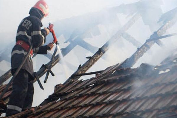 Trei incendii, lichidate de pompierii maramureșeni, în ultimele 48 de ore