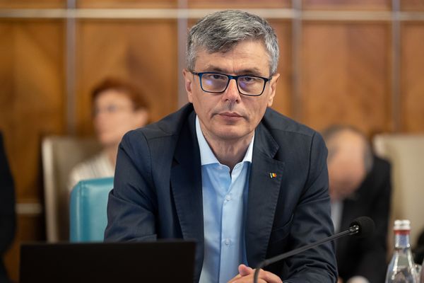 Virgil Popescu îi trimite pe românii cu facturi uriașe să-și caute dreptatea la ANRE și ANPC
