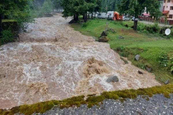 Cod portocaliu de viituri, valabil până marţi. Zonele vizate de avertismentul specialiștilor