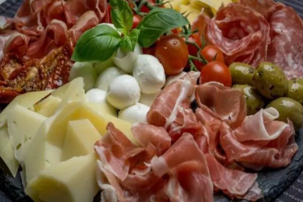 Dieta mediteraneană - Cea mai sănătoasă cură de slăbire - Tot ce trebuie să mănânci și cele 5 reguli de aur