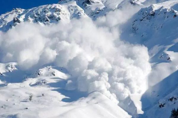 Avertisment ANM pentru turiști - Este RISC major de avalanșe la munte, în România - Zonele periculoase