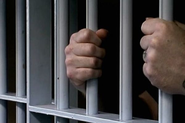 Prins beat criță la volan și cu permisul anulat, un băimărean a ajuns după gratii pentru 30 de zile