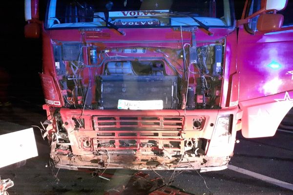 Accident între două TIR-uri între Cluj şi Zalău! Doi şoferi din Cluj şi Maramureş au fost răniţi (FOTO)