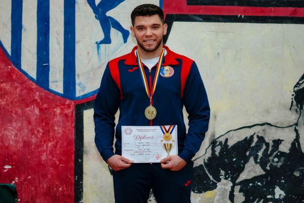 Un pompier băimărean, pe cea mai înaltă treaptă a podiumului la Campionatul de tenis de masă a MAI de la Bistrița