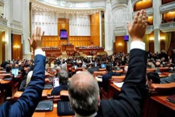 DEPUTAȚII DAU VOTUL FINAL PENTRU LEGEA MAJORĂRII PRAGULUI DE IMPOZITARE A PENSIILOR