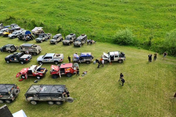 Scandal imens iscat de o competiție off-road mascată în excursie, organizată de o firmă austriacă! Participanții, opriți de jandarmi în Maramureș, s-au ales doar cu niște avertismente