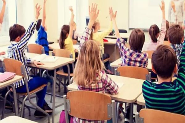 Ministerul Educației: Se reiau cursurile de marți, 28 noiembrie, în școlile și grădinițele închise din cauza ninsorilor