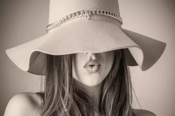 Cum arată cea mai frumoasă româncă, conform Inteligenței Artificiale