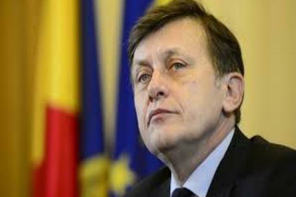 CRIN ANTONESCU, SUSŢINUT DE PSD, PNL, UDMR ŞI GRUPUL MINORITĂŢILOR PENTRU A INTRA ÎN CURSA PREZIDENŢIALĂ