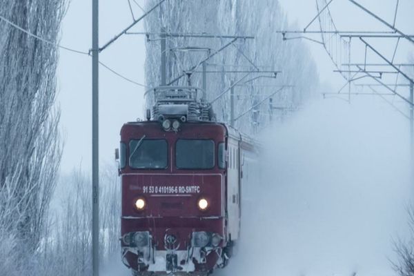 Trenuri suspendate din cauza vremii nefavorabile