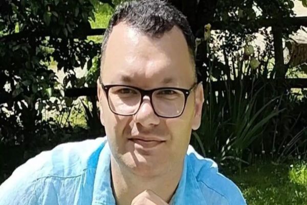 TU DECIZI. Dosar de candidat: Candidatul „#rezist”, acuzat că face blatul cu PSD