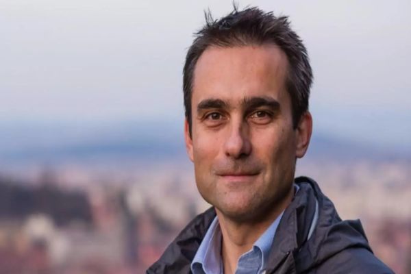 TU DECIZI. Dosar de candidat: Allen Coliban, primarul Brașovului în război total cu consilierii locali