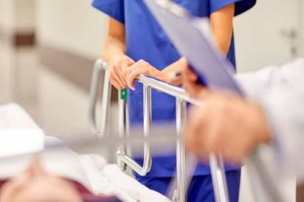 MINISTERUL SĂNĂTĂȚII: TOȚI PACIENȚII CRONICI, INCLUSIV CEI NEASIGURAȚI, BEEFICIAZĂ ÎN CONTINUARE DE TRATAMENTE PRIN PROGRAMELE NAȚIONALE DE SĂNĂTATE