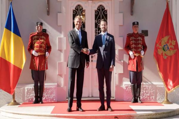 IOHANNIS, ÎN VIZITĂ ÎN MUNTENEGRU, ÎN PLIN SCANDAL POLITIC ÎN ȚARĂ: „E UN MOMENT ISTORIC PENTRU ROMÂNIA”