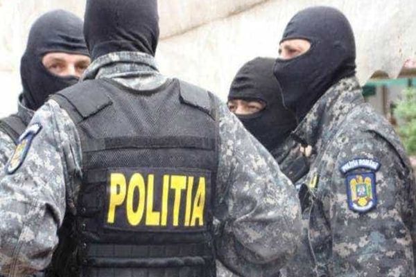 Zeci de percheziţii în 6 judeţe şi în Bucureşti, într-un dosar de evaziune fiscală . Prejudiciu estimat de 2 milioane de lei