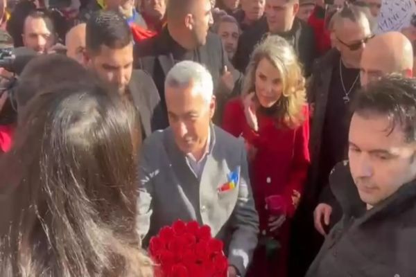 ROMÂNII IES DIN NOU ÎN STRADĂ. PREȘEDINTELE ALES, CĂLIN GEORGESCU, VA FI ALĂTURI DE OAMENI