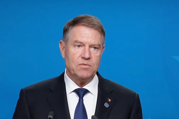 PREȘEDINTELE ILEGITIM KLAUS IOHANNIS, ÎNTREBAT DESPRE DEMISIE: STAU PÂNĂ PREDAU MANDATUL VIITORULUI PREȘEDINTE
