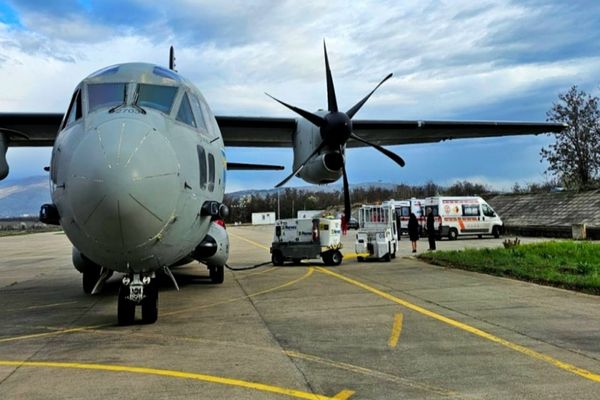 MAPN: PATRU VICTIME ALE INCENDIULUI DIN MACEDONIA DE NORD, TRANSPORTATE LA BRUXELLES CU O AERONAVĂ MILITARĂ ROMÂNĂ