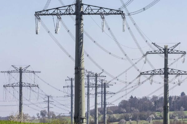 EXISTĂ RISCUL CA ROMÂNIA SĂ SE CONFRUNTE CU O PANĂ DE CURENT CA ÎN SPANIA? CE SPUNE RĂZVAN NICOLESCU