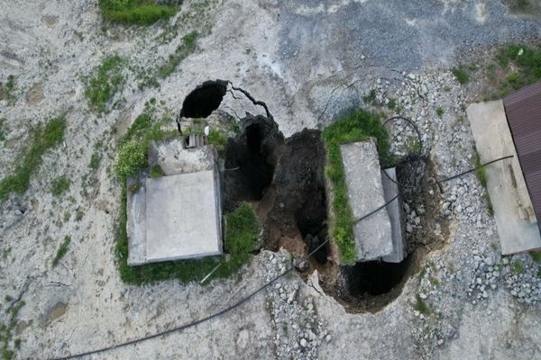 PRAID, UITATĂ DE AUTORITĂȚI! 40.000 DE OAMENI ÎN COLAPS DUPĂ INUNDAȚII. PROMISIUNILE LUI BOLOJAN AU RĂMAS PE HÂRTIE